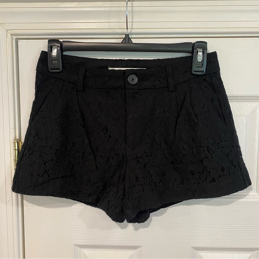LC Lauren Conrad Pleated Lace Shorts Casual Dressy Size 0 Black
